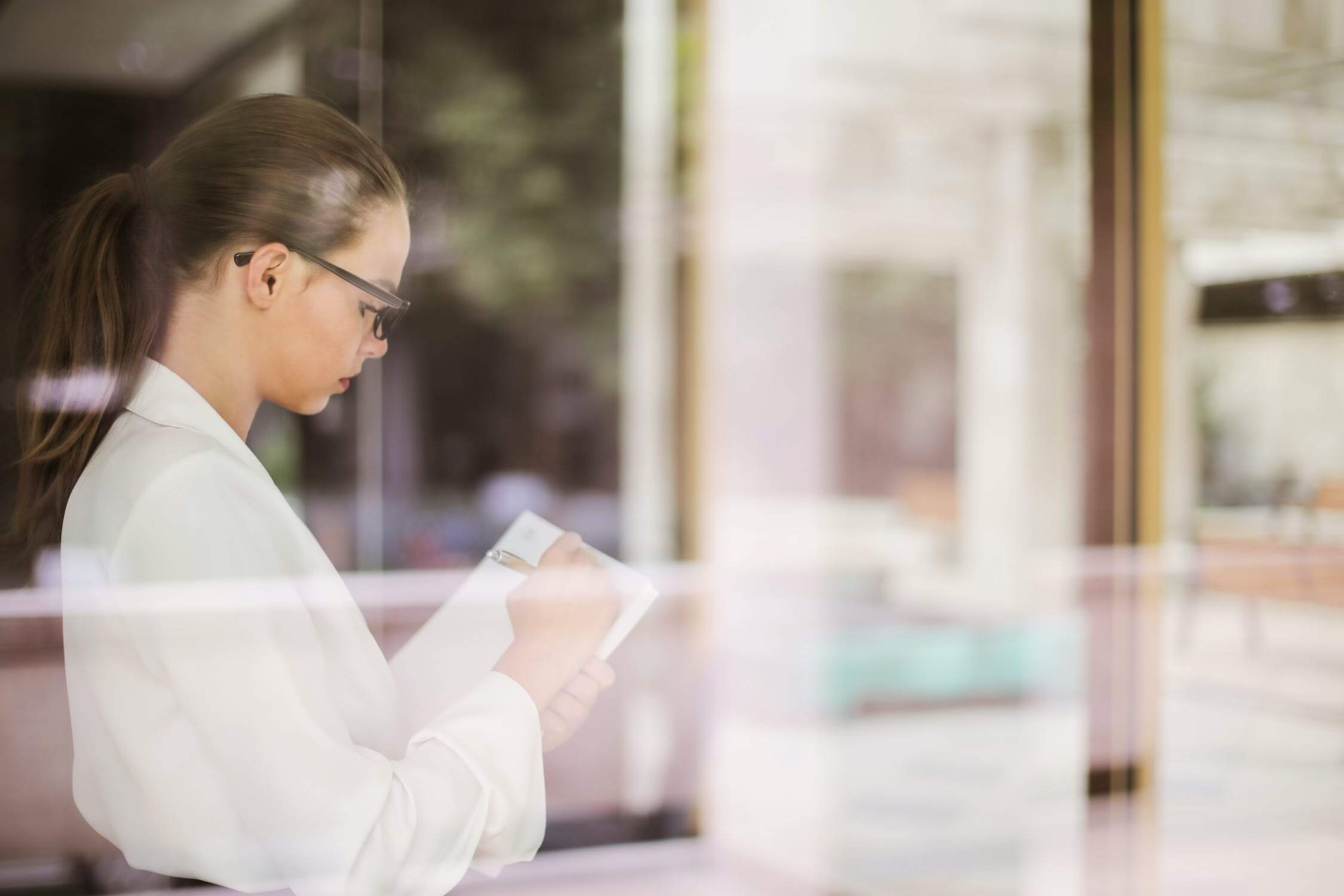 woman write notes